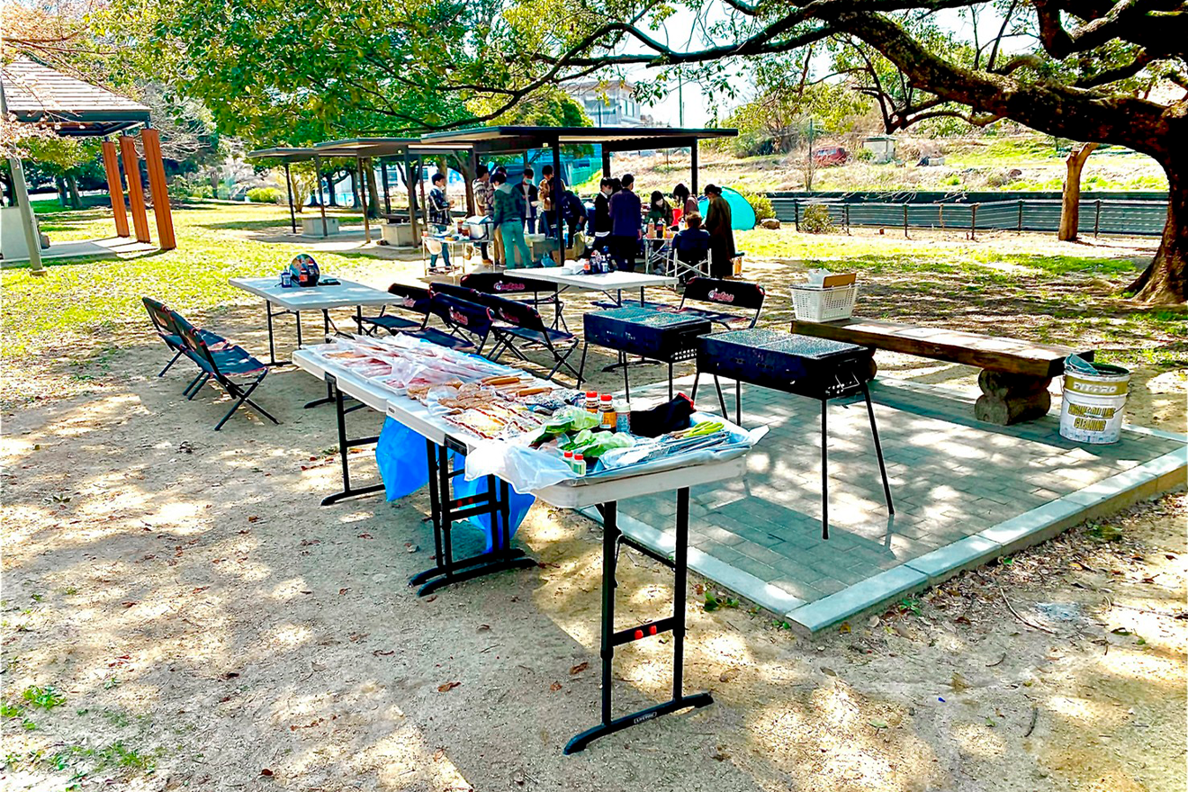 公園や企業内の敷地など、さまざまな場所に出張して器材や食材を届けるBBQ太郎