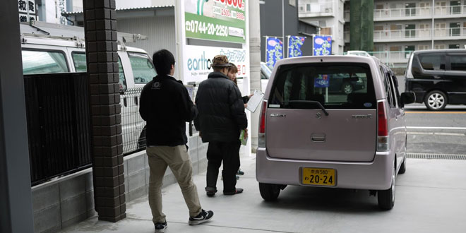 地方成功例も多い中長期貸しレンタカーガッツレンタカーのオーナーへのインタビュー風景