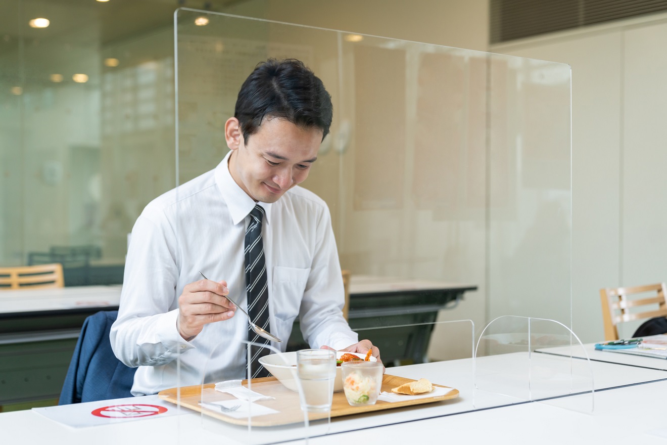 コロナ禍でおひとり様外食が急増！新生活様式に対応した飲食店の在り方とは